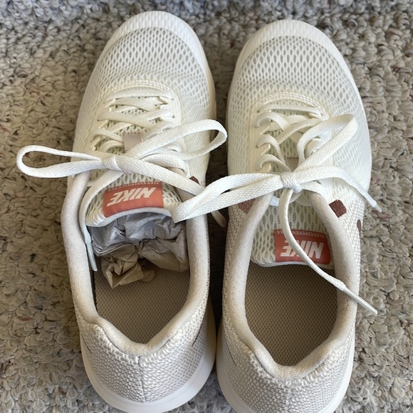 Nike Flex Experience Women's Sz 7.5 Running Shoes Cream Rose Gold NEW - Picture 4 of 7